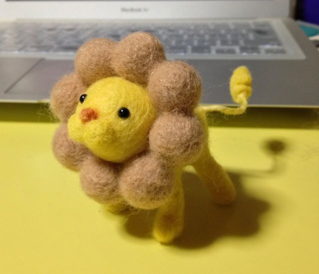 ニードルフェルトでポン デ ライオン 節約手作り日記